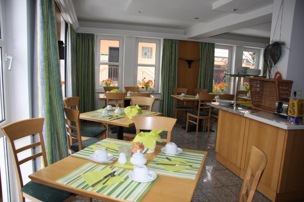 Hotel Gasthof Gruener Wald Hofheim am Taunus Exterior photo