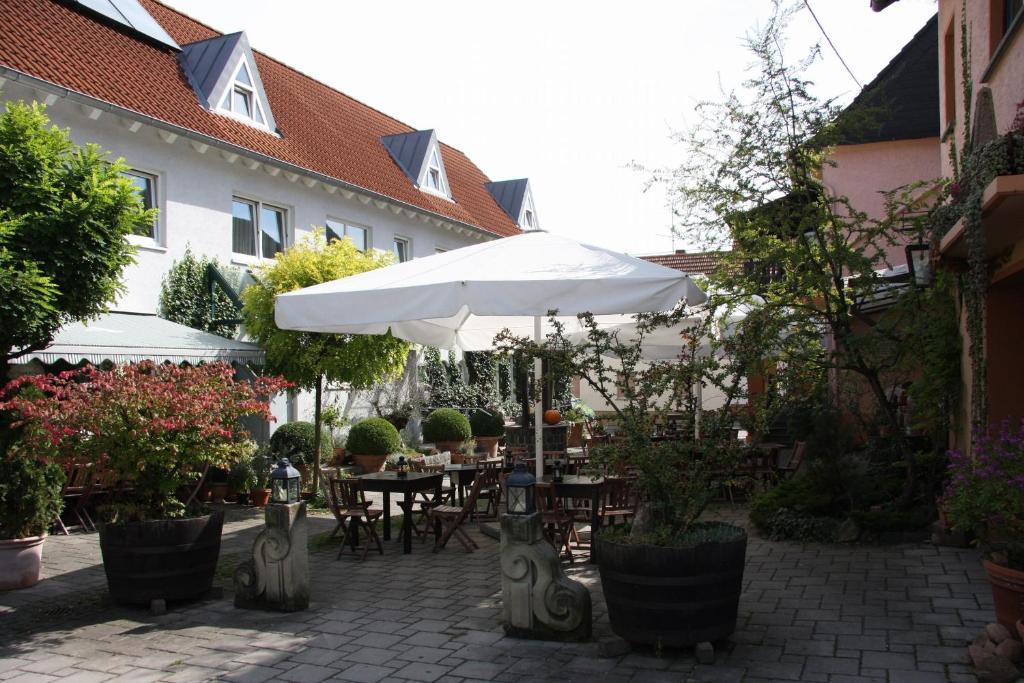 Hotel Gasthof Gruener Wald Hofheim am Taunus Exterior photo